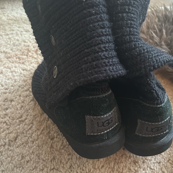 Uggs size 6. Classic cardigan boot - Picture 2 of 3